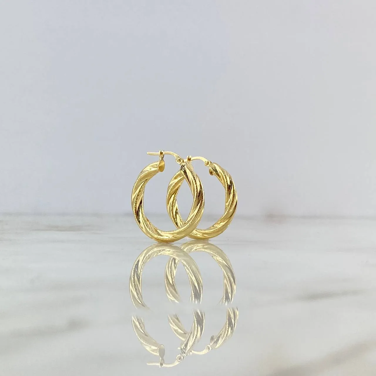 18K Yellow Gold Anny Stitched Braided Hoop Earrings 3.55gr / 1.06in