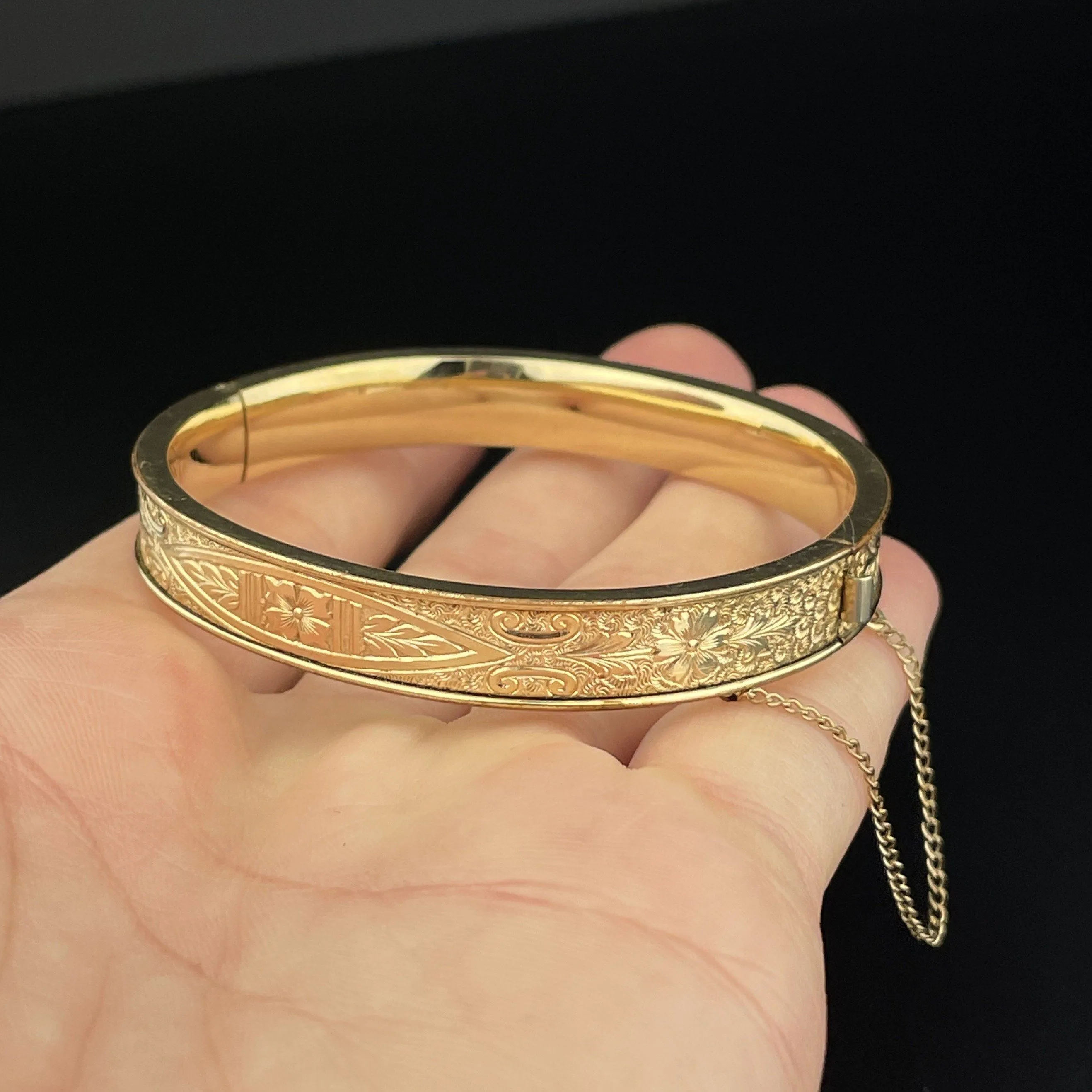 Antique Floral Ivy Leaf Engraved Gold Bangle Bracelet