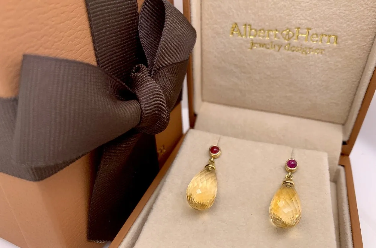 Earrings 18kt Gold Large Citrine Briolette & Ruby Cabochons