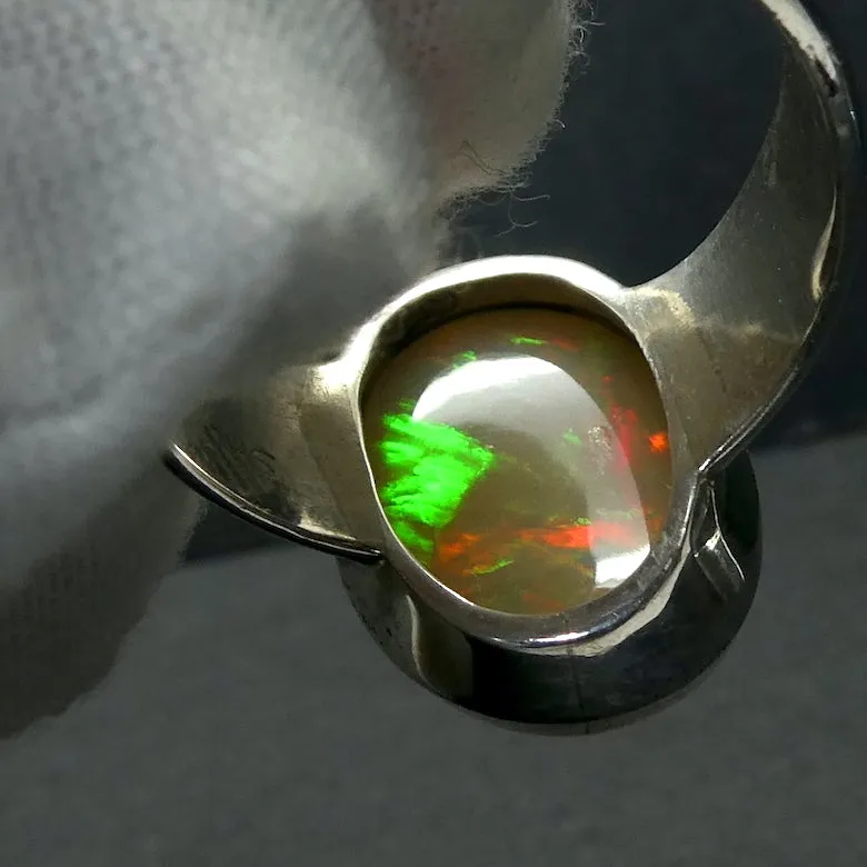 Ethiopian Opal Ring, Large Solid Oval, Colour Flash, Size 9, 925 Silver g1