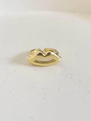 Gold Lip Kiss Ring