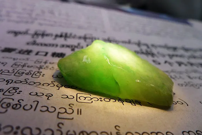 Natural Jade Rough Jadeite Raw (19g,3.5X2.8X1cm)