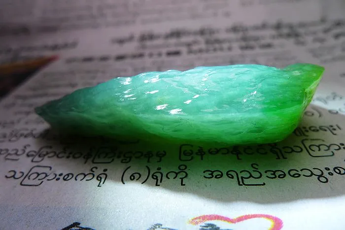 Natural Jade Rough Jadeite Raw (23.6g,5.4X2.5X1.35cm)