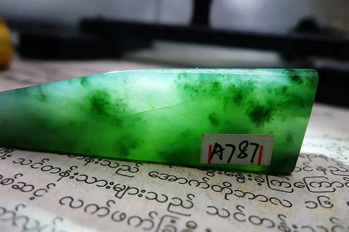 Natural Jade Rough Jadeite Raw (28g,6.7X1.8X1.3cm)