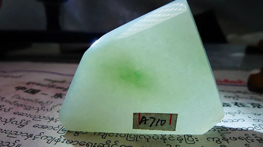 Natural Jade Rough Jadeite Raw (30g,4.2X3.7X0.8cm)