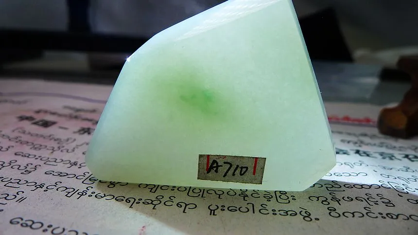 Natural Jade Rough Jadeite Raw (30g,4.2X3.7X0.8cm)