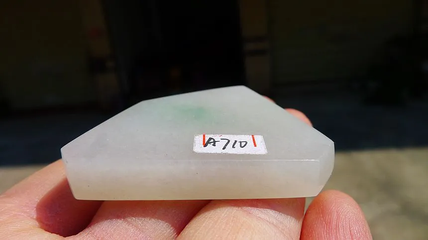 Natural Jade Rough Jadeite Raw (30g,4.2X3.7X0.8cm)