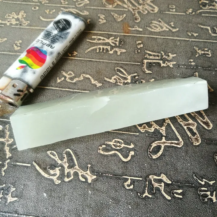 Natural Kunlun Jade Rough Nephrite Raw (110g, 11X2.5X1.7cm)