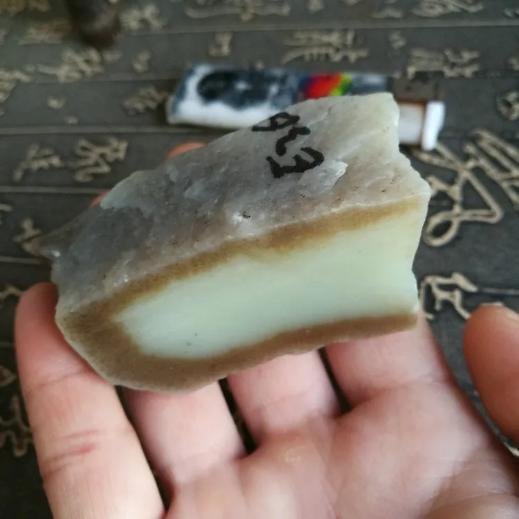 Natural Kunlun Jade Rough Nephrite Raw (119g, 5.5X2.8X2cm)