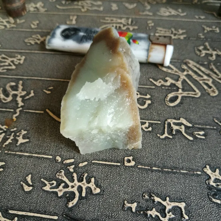 Natural Kunlun Jade Rough Nephrite Raw (119g, 5.5X2.8X2cm)