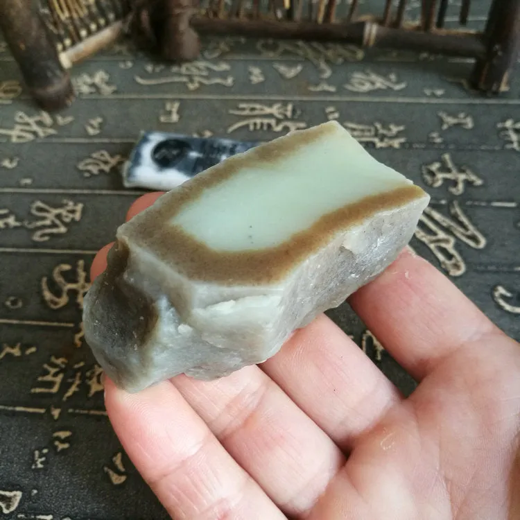 Natural Kunlun Jade Rough Nephrite Raw (119g, 5.5X2.8X2cm)