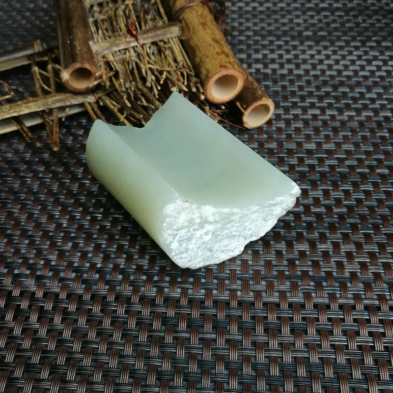 Natural Kunlun Jade Rough Nephrite Raw (175g,6X4.4X2.9cm)