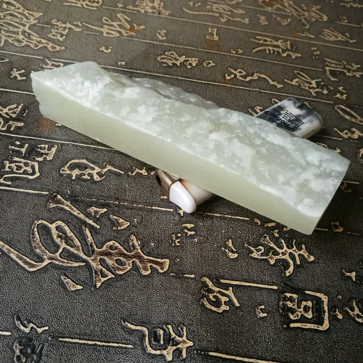 Natural Kunlun Jade Rough Nephrite Raw (193g, 12X4.5X2X1cm)