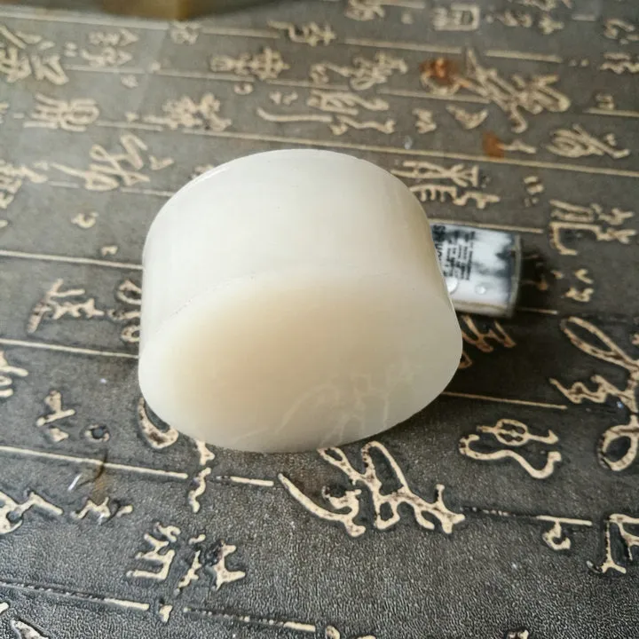 Natural Kunlun Jade Rough Nephrite Raw (193g, 5.6X2.6cm)