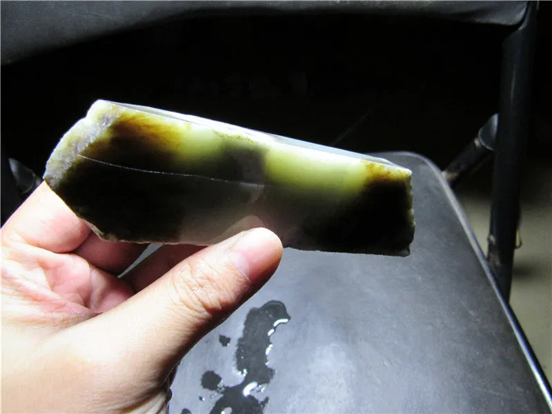 Natural Kunlun Jade Rough Nephrite Raw (214.54g, 127X34X22mm)