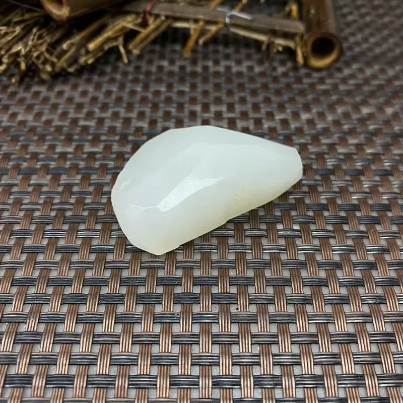 Natural Kunlun Jade Rough Nephrite Raw (40g,4.8X3.0X1.6cm)
