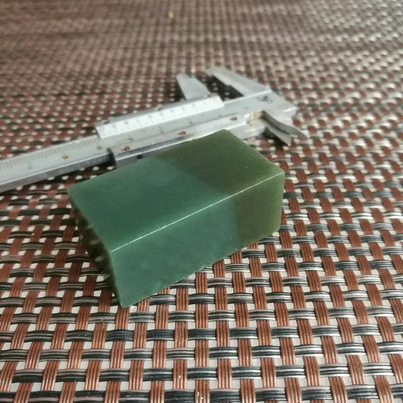 Natural Kunlun Jade Rough Nephrite Raw (49g, 4.2X2.2X1.7cm)