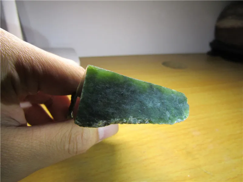 Natural Siberian Jade Rough Russia nephrite Raw (110.74g, 85X40X19mm)