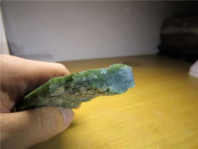 Natural Siberian Jade Rough Russia nephrite Raw (110.74g, 85X40X19mm)