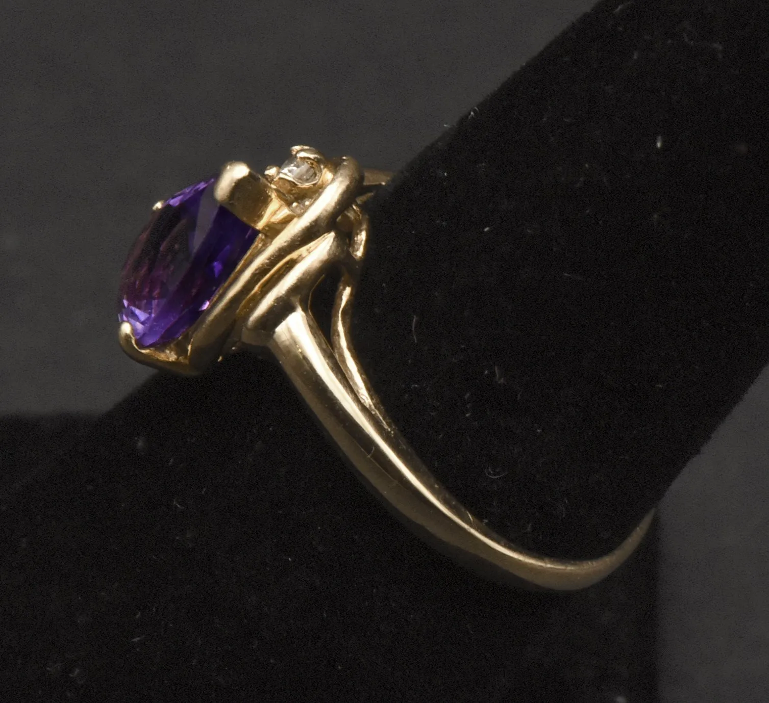 Vintage 14K Gold Amethyst and Diamond Ring - Size 6.5