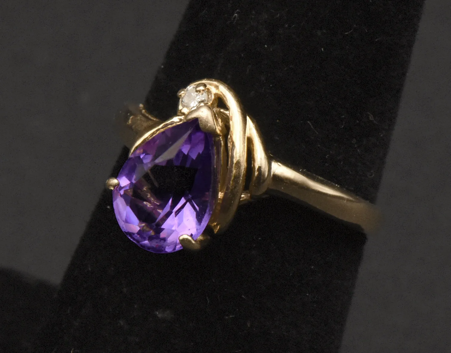 Vintage 14K Gold Amethyst and Diamond Ring - Size 6.5