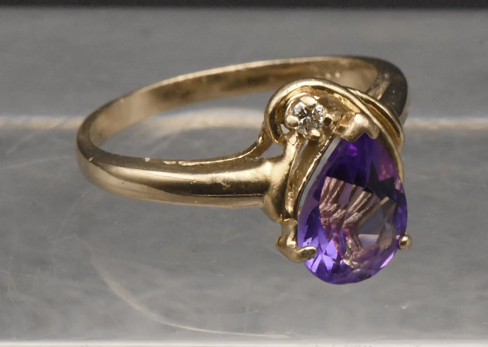 Vintage 14K Gold Amethyst and Diamond Ring - Size 6.5