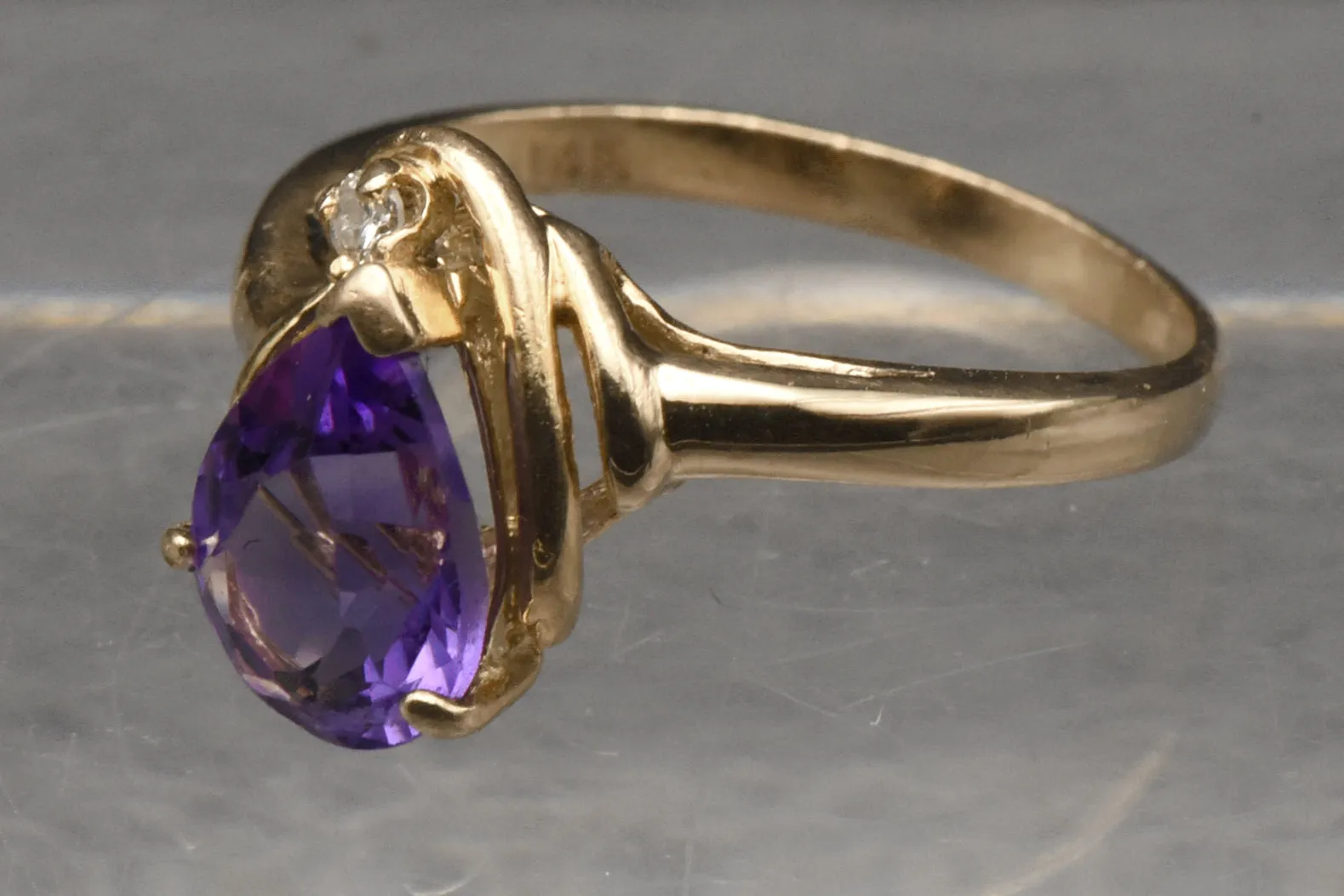 Vintage 14K Gold Amethyst and Diamond Ring - Size 6.5