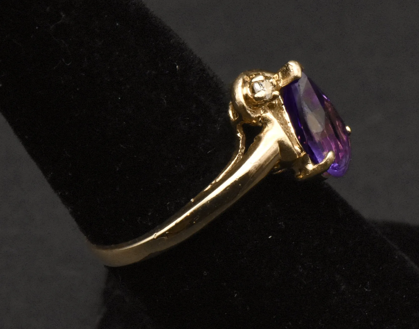 Vintage 14K Gold Amethyst and Diamond Ring - Size 6.5